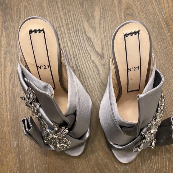 関税送料込N21 numero ventuno Ankle Strap Sandals Numero Ventuno | Shoes | Numero Ventuno Size 39 Gray | Poshmark
